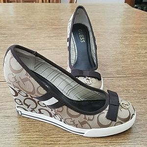 GUESS wedge heels!